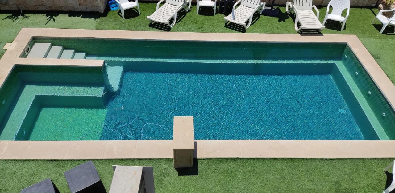 El Viso Verde Luxury Suites Had Nes Exterior photo